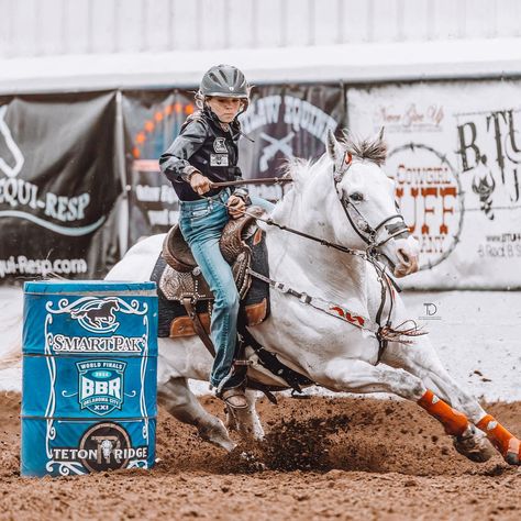 turn and burn baby 🤩 #barrelracersofinstagram #barrelracing #barrelhorse #barrelracer #barrelracers #horse #horseriding #horsesofinstagram #horseriding #quarterhorse #quarterhorsesofinstagram #betterbarrelraces #bbr #tracidavenportphotography #photo #photographer #western #punchy #filter @thrive_equine_cbd @flairstrips @mastersaddles @dazzlerocktack @_tdphoto_ Barrel Racing Photos, Barrel Racing Photography, Dear Rodeo, Rodeo Photography, Barrel Racing Tack Rodeo, Barrel Horses, Barrel Racing Saddle, Barrel Race, Barrel Racing Tack