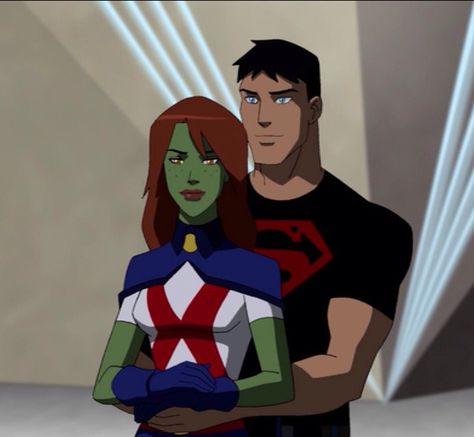 Superboy Young Justice, Young Justice Superboy, Superboy And Miss Martian, Young Justice Comic, Zatanna Dc Comics, Dc Comics Funny, Conner Kent, Dc Couples, Miss Martian