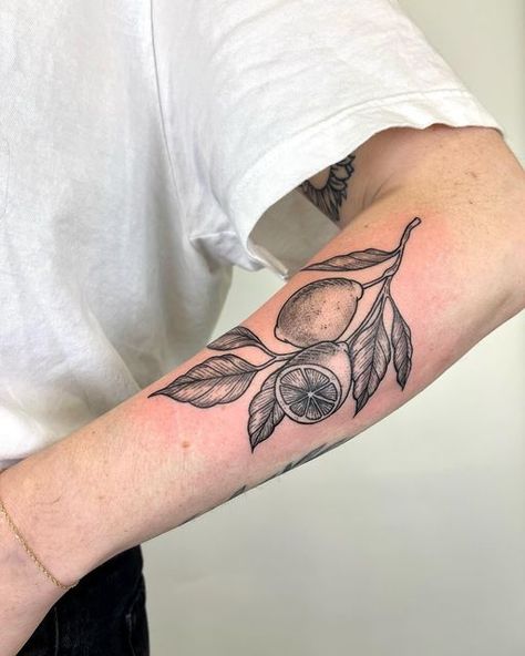 Mariah Wheeler on Instagram: "Lil wrappy lemon branch 🍋" Lime Branch Tattoo, Rose Leaf Tattoo, Traditional Lemon Tattoo, Orange Branch Tattoo, Lemon Branch Tattoo Black And White, Orange Tattoo Black And White, Lemon Trad Tattoo, Lemon Tattoo Black And White, Lemon Branch Tattoo