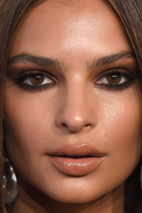 emily ratajkowski Emily Ratajkowski Red Carpet, Emily Ratajkowski Makeup, Makeup For Brunettes, Lips Ideas, Wedding Makeup For Brunettes, Red Carpet Makeup, Mekap Mata, Best Wedding Makeup, Brunette Makeup