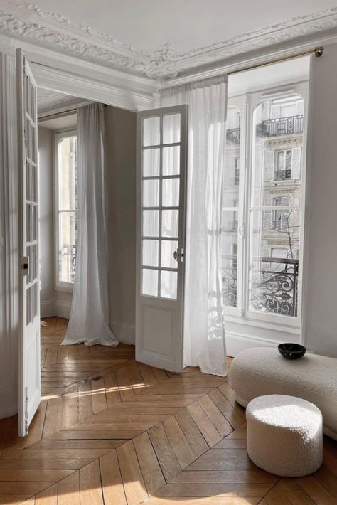 Paris Apartment Interiors, Paris Interiors, Bar In Casa, Parisian Interior, French Apartment, Apartment Renovation, Parisian Apartment, Design Apartment, Empty Room