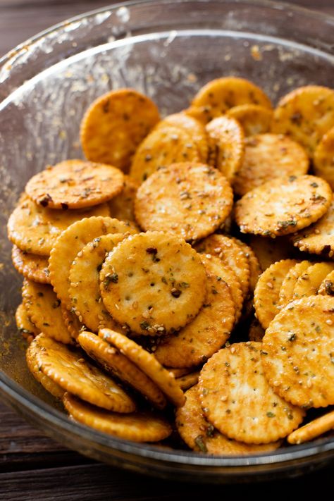 Baked Seasoned Ritz Crackers - This Savory Vegan Savory Ritz Crackers Recipe, Salty Crackers, Seasoned Ritz Crackers, Baked Ritz Crackers, Ritz Snacks, Seasoned Ritz Cracker Recipes, Spicy Ritz Cracker Recipes, Ritz Cracker Appetizers, Veggie Crackers