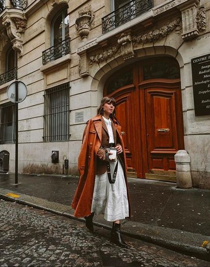 Wondering the streets of Paris on the way to the @PoloRalphLauren preview. Ralph Lauren Coats, Maxi Skirt Winter, Jenny Cipoletti, Classic Girl, Maxi Skirt Outfits, Ralph Lauren Style, International Style, Americana Fashion, Fall Photoshoot