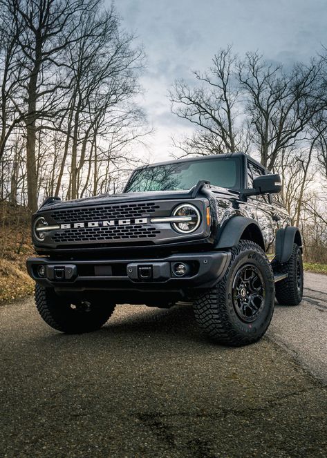 Customize your Ford Bronco with packages and accessories to experience the features that matter most to you! Upgrades such as a remote start system, a 100V/150W AC power outlet, heated front seats, and Ford Co-Pilot 360 are all included with the available Bronco Mid Package. The #BroncoMidPackage is offered on the Big Bend, Black Diamond and Badlands models of the all-new Bronco. Explore the 2022 Ford Bronco lineup and available packages by clicking the link below. #FordBronco #BroncoBadlands Big Bend Ford Bronco, Ford Bronco Black Diamond, New Ford Bronco 2022, Ford Bronco Big Bend, All Black Bronco, Bronco Black, 2022 Bronco, 2022 Ford Bronco, Bronco Badlands