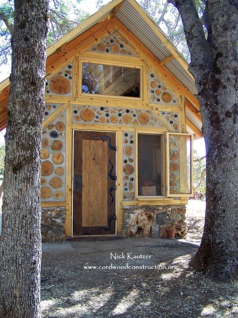 Cordwood Homes Inside & Out | Cordwood Construction Cordwood Homes, Tiny Cottages, Cord Wood, Eco Homes, Alternative Housing, Urban Interiors, A Small House, Tiny Cabins, Tiny Cottage