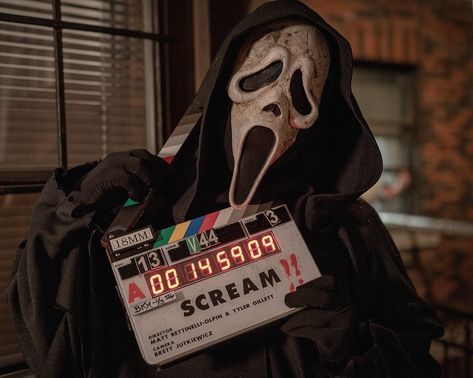 Ghostface Movie Scene, Scream Scenes 1996, Scream Behind The Scenes, Scream Widget, Scream 6 Behind The Scenes, Scream Scenes, Drawtober 2023, Scream Music, Scream Aesthetic