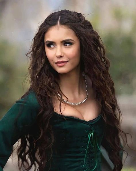 Katherine Pierce Outfits, Auburn Color, Katerina Petrova, Katherine Pierce, Hair Replacement, The Vampire Diaries, Nina Dobrev, Anime Cosplay, Curly Wigs