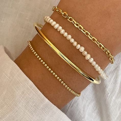 Inexpensive Jewelry, Preppy Jewelry, Wrist Jewelry, Jewelry Accessories Ideas, Classy Jewelry, Jewelry Essentials, Jewelry Lookbook, Stacked Jewelry, Girly Jewelry