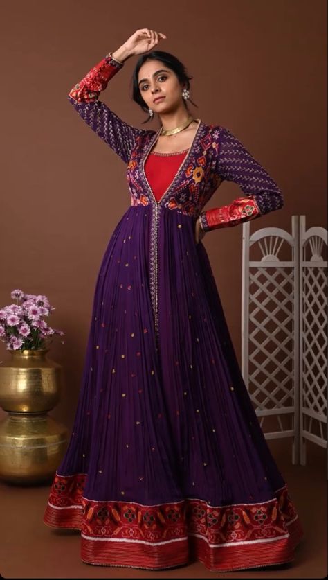 Umbrella Kurta, Anarkali Design, Colour Aesthetic, Casual Kurti, Kurti Style, Long Frock Designs, Frocks Design, Long Gown Design, Ethnic Gown