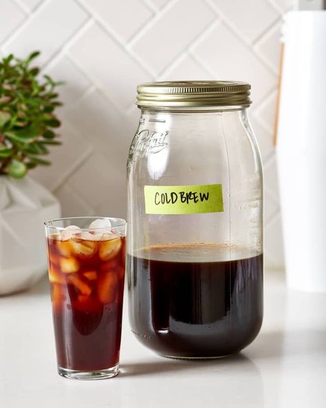 Café Starbucks, Cold Brew Coffee Recipe, Cold Brew At Home, Making Cold Brew Coffee, Iced Coffee At Home, Coffee Concentrate, Nut Milk Bag, Brewing Equipment, Coffee Uses