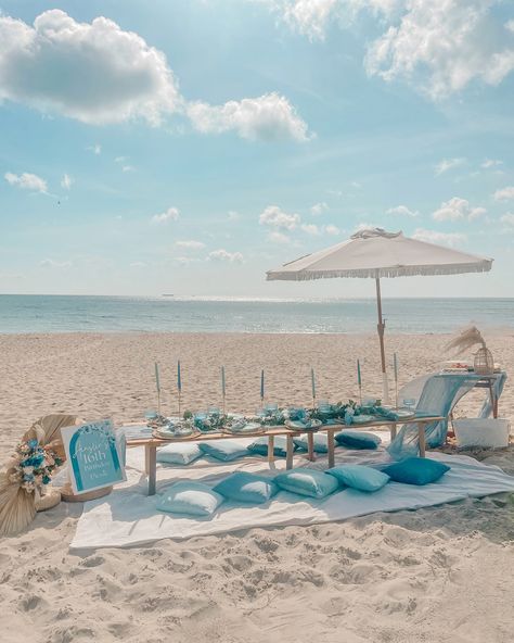 Wrapped in blue bliss for the perfect birthday celebration! 💙✨ From dreamy decor to unforgettable moments, this picnic was all about making memories in style. 🎂🧺 —Cheers to all the clients who celebrate their special moments with us around our picnic tables! 🥂 #paradisepicnics #picnic #picnics #september #eventplanner #birthdayideas #weddingideas #picnicideas #picnicparty #picnicdate #picnictable #datenight #tablesetting #fall #pumpkinlatte #picnicsetup #explore #linkinbio #fy #fyp #tabl... Picnic Setup Ideas, Boho Beach Picnic, Beach Picnic Party, Blue Picnic, Sweet 17, Dreamy Decor, Beach Picnics, Baby Boy 1st Birthday Party, Picnic Decorations