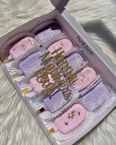 Mothers Day Cakepops, Mothers Day Cakesicles, Mother’s Day Cake Pops, Cakesicle Box Packaging, Vanilla Cakepops, Mother’s Day Treats, Pink Cakesicles Ideas, S’mores Cakesicles, Pink And Purple Cakesicles