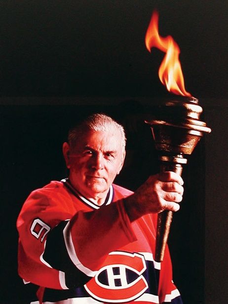 Maurice "Rocket" Richard passing the torch. Habs tradition. Holding Torch, Hockey Locker, Guy Lafleur, Maurice Richard, Hockey Pictures, Montreal Canadians, The Torch, Eyes On The Prize, Of Montreal