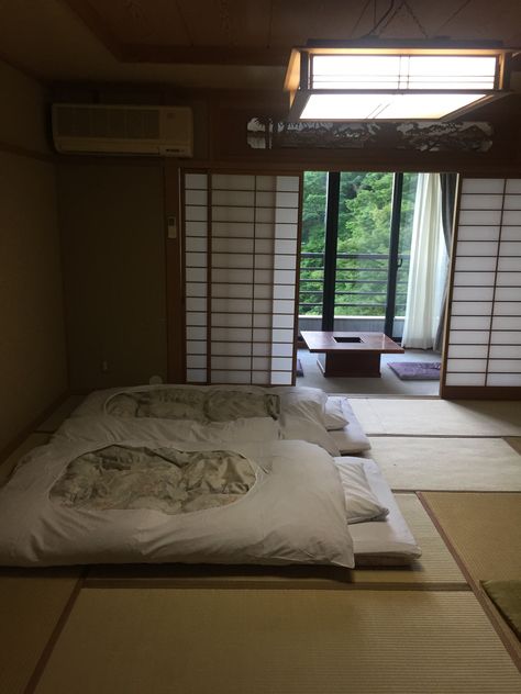 Ryokan Bedroom, Japan Apartment, Japan Room, Japanese Apartment, Japanese Bedroom, Oc Aesthetic, Japanese Home Design, Japanese Style House, Japanese Room