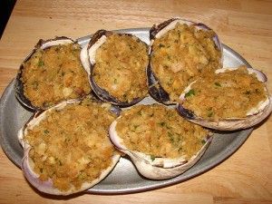 Baked Clams Recipe, Stuffed Quahogs, Stuffed Clams, Baked Clams, Rhode Island Food, Clam Cakes, New England Recipes, England Recipes, Clams Casino