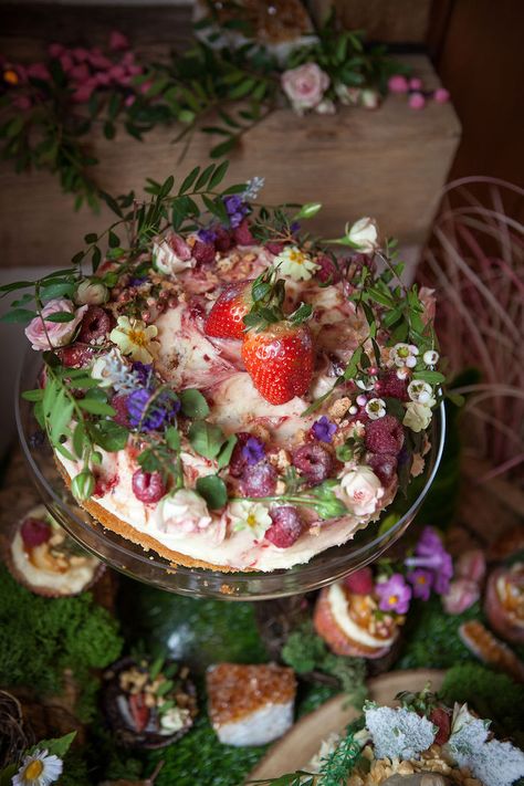 Summer Solstice Cake, Summer Solstice Birthday Party, Fae Party Ideas, Midsummer Aesthetic Party, Fairy Party Aesthetic Night, Woodland Dinner Party, Mid Sommar Aesthetic, Midsommar Nights Dream Party, Midsummer's Night Dream Aesthetic