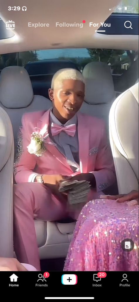 Stud Prom Outfit, Prom Outfits For Guys, Prom Men, Suit Prom, Homecoming Suits, Prom Inspo, Prom Ideas, Prom Suits, Pink Suit