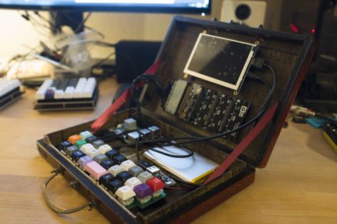 This Hacked-Together Raspberry Pi Laptop Is the Essence of Cyberpunk #cyberpunk #cyberpunk2020 https://blog.hackster.io/this-hacked-together-raspberry-pi-laptop-is-the-essence-of-cyberpunk-2c3669b02547?gi=9bf18f8ada99&utm_source=contentstudio.io&utm_medium=referral Cyberpunk Laptop, Green Mohawk, Unique Keyboards, Cyberpunk 2020, Tech Aesthetic, Custom Computer, Studded Leather Jacket, Pi Projects, Cyberpunk Style