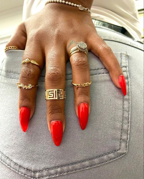 Pretty Almond Nails Classy Black, Red And Gold Nails Black Women, Metallic Nails Black Women, Red Nails On Black Women, Red Nails On Brown Skin, Red Nails Dark Skin, Red Nails On Dark Skin, Nail Colors For Brown Skin, Black Women Gold Jewelry Aesthetic