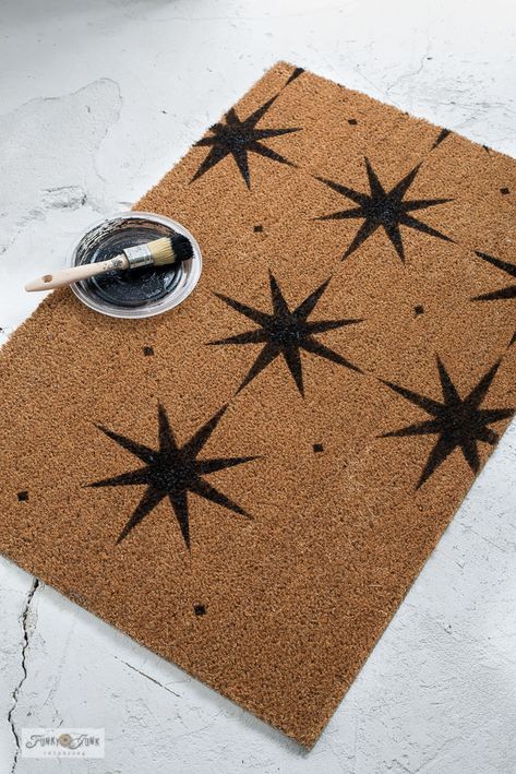 DIY stenciled star pattern custom door mat - Funky Junk InteriorsFunky Junk Interiors Funky Front Doors, Stencil Door Mat Diy, Doormat Diy How To Make, Outside Door Mat, Door Matts Ideas Diy, Painted Door Mat Diy, Fun Door Mats, Diy Outdoor Mat, Door Mat Painting Diy