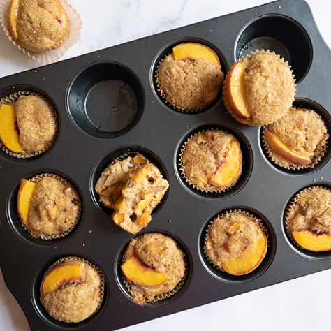 Enjoy a tasty and delicious meal with your loved ones. Learn how to make Fresh peach muffins & see the Smartpoints value of this great recipe. Fresh Peach Muffins, Peach Muffin Recipes, Baking Soda Substitute, Brown Sugar Peaches, Peach Muffins, Peach Recipes, Ww Desserts, Savoury Recipes, Peach Recipe