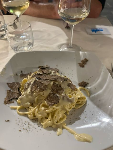 eats, foodspo, pasta, italian food, truffle pasta, truffle, italy Truffle Pasta Aesthetic, Pasta Truffle, Wine Truffles, Vegan Soul Food, Truffle Pasta, Meat Pasta, Pasta Plates, Always Hungry, Wine And Dine