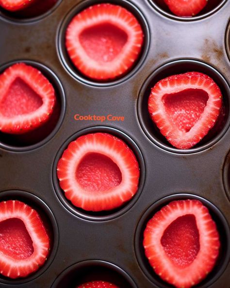 Arrange hollowed strawberries in mini-muffin tin. The mouthwatering filling that goes inside is a must-see Impressive Desserts, Strawberry Filling, Fruit Dishes, Strawberry Desserts, Muffin Tin, Party Food Appetizers, Mini Muffins, Strawberry Cheesecake, Strawberry Recipes