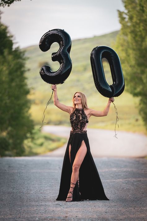 30th Birthday Picture Ideas, 30th Birthday Photoshoot Ideas For Women, 30th Birthday Ideas For Women Photoshoot, 30th Photoshoot, Outside Birthday, 30th Birthday Outfit, 30th Birthday Ideas For Women, 40th Bday Ideas, 30th Birthday Themes