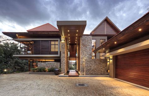 South African dream house in Zimbali forest estate Resort Facade, South African Homes, Zen House, Modern Craftsman, Exterior Home, House Exteriors, Contemporary House Design, Architect House, Roof Design