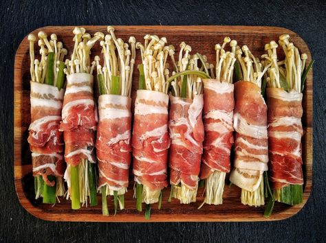 Enoki Pilze im Baconmantel - Altmark BBQ Food Art Photography, Grill Set, Corn Dogs, Boba Tea, Hot Pot, Food Truck, Asparagus, Food Art, Nom Nom