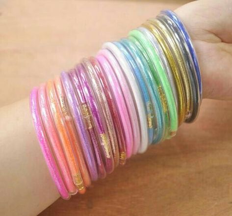 Thread Bangles Making, Bangles Craft, Punjabi Bangles, Bride Bangles, Jelly Bracelets, Colorful Bangles, Indian Bangles, Plastic Bangles, Gifts Set