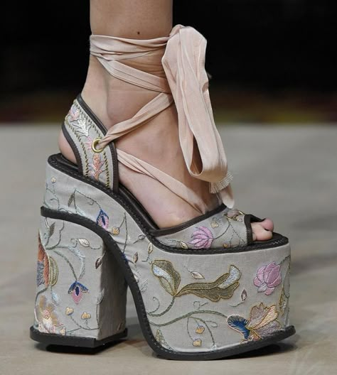 Fashion & Lifestyle: Vivienne Westwood Shoes Gold Label Spring 2012 Womenswear Vivienne Westwood Shoes, Funky Shoes, 90's Fashion, Shoe Inspo, Naomi Campbell, Crazy Shoes, Pretty Shoes, Dream Shoes, Pastel Goth