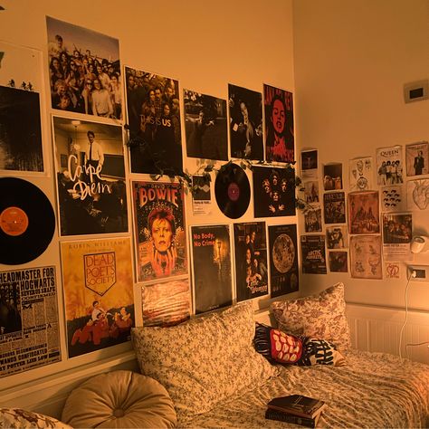 70s Rock And Roll Aesthetic Room, 70s Rock Bedroom Aesthetic, Rocker Dorm Room, Rockstars Girlfriend Bedroom, Band Bedroom Aesthetic, 80s Rock Bedroom, Band Room Aesthetic, Rockstar Girlfriend Bedroom, Grandparents Day Crafts For Preschoolers