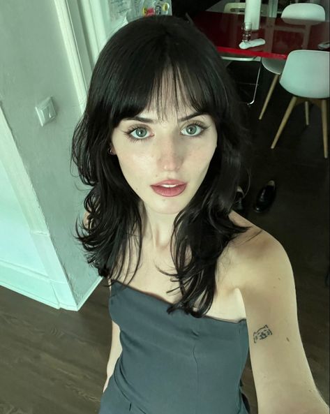 Dark Brown Hair With Bangs, Brown Hair Green Eyes Girl, Black Hair Pale Skin, Black Hair Green Eyes, Brown Hair Green Eyes, Hair Pale Skin, Girl With Green Eyes, Cut My Hair, Hair Inspo Color