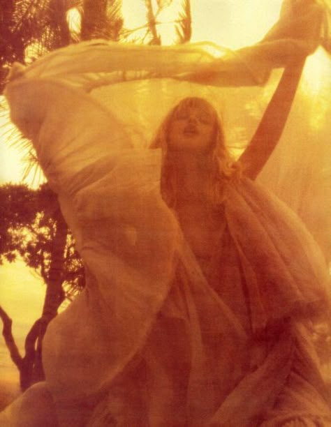 Tumblr_kx9z3gyoSR1qzv83io1_500 Patti Hansen, Gold Dust Woman, Daisy Jones And The Six, Lauren Hutton, Vogue China, Daisy Jones, Gold Dust, Penny Lane, Fleetwood Mac