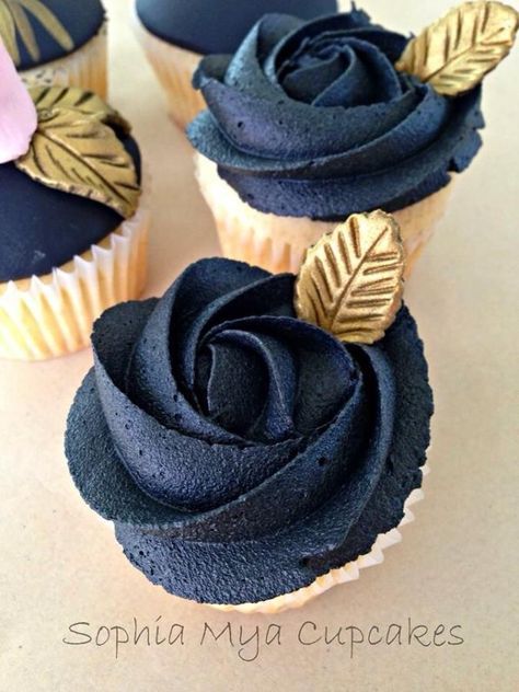 Cupcakes Design, Garden Formal, Blue Frosting, 귀여운 음식 그림, Midnight Garden, Cupcake Designs, Marble Cake, Clotted Cream, Wedding Cupcakes