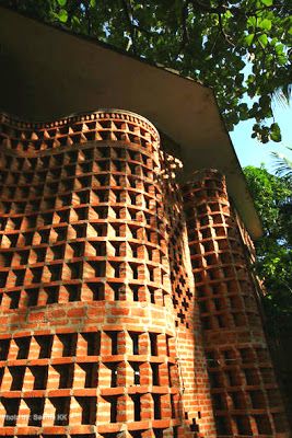 artnlight: Laurie Baker Architecture Brick Jali, Laurie Baker, Website Pictures, Brick Works, Brick Construction, Brick Architecture, Vernacular Architecture, Brick Facade, Architectural Drawing