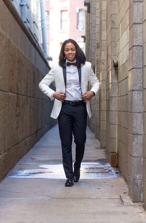 Tomboy Wedding Outfit Guest, Tomboy Prom, Tomboy Wedding, Tomboy Wedding Outfit, Tomboy Outfits Swag, Queer Prom, White Tuxedo Wedding, Prom Tux, Tomboy Stil