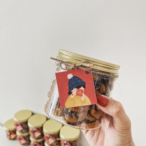 Chinese New Year Cookies Packaging, New Year Bakery Ideas, Christmas Hampers Cookies, Cny Cookies Packaging, Cookie Jar Packaging, Cookies Jar Packaging, Cny Packaging, Chinese New Year Hampers, Cny Hampers