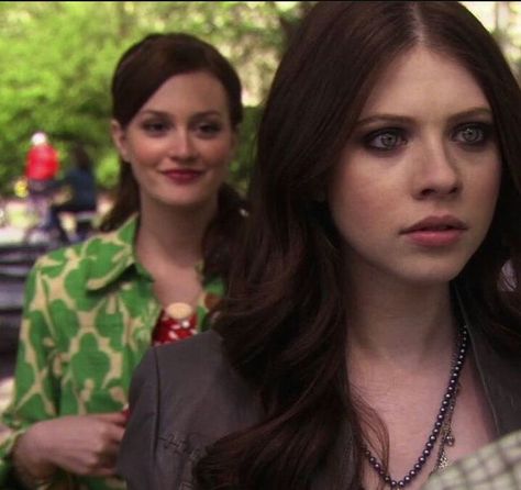 This scene's one of the most iconic momets of gossip girl #georginasparks #blairwaldorf Gossip Girl Scenes, Georgina Sparks, Iconic Scenes, Best Tv Series Ever, Michelle Trachtenberg, Leighton Meester, Blair Waldorf, Best Tv, Gossip Girl