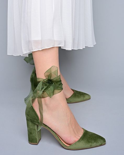 Green Wedding Heels, Green Bridal Shoes, Wedding Heels Brides, Prom Shoes High Heels, Cottage Academia, Olive Heels, Bridal Flat Sandals, Heels Green, Green High Heels