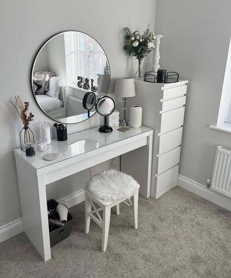 Ikea Dressing Table, Dressing Table Decor, Dressing Room Decor, White Room Decor, Dressing Table Design, Pinterest Room Decor, Redecorate Bedroom, Apartment Decor Inspiration, Room Design Bedroom