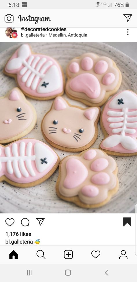 Cat Cookies Decorated, Cat Sugar Cookies, Animal Sugar Cookies, Kawaii Cookies, Crazy Cookies, Sugar Frosting, Sugar Cookie Royal Icing, Cat Cookies, Mini Cakes Birthday