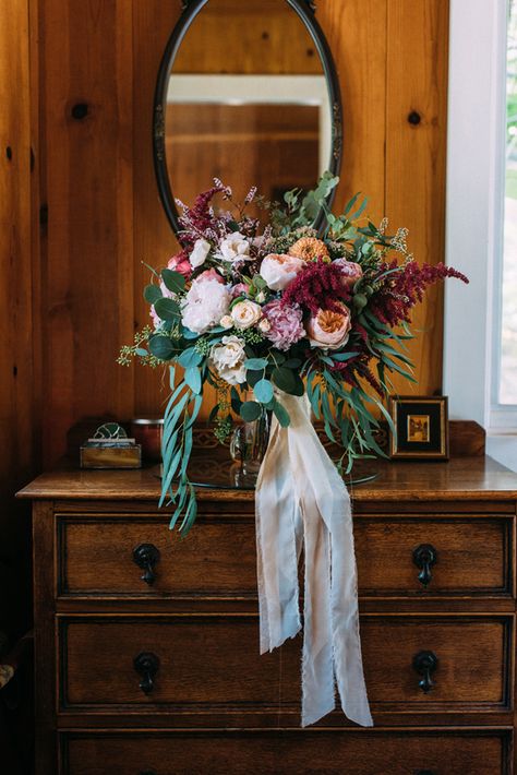 wild bouquet - photo by Cara Robbins Photography http://ruffledblog.com/floral-inspired-treehouse-wedding Treehouse Wedding, Wild Bouquet, Flowers Wild, Wedding Gowns With Sleeves, Wedding Flower Inspiration, Trendy Flowers, Deco Floral, Bouquet Of Flowers, Bride Bouquets