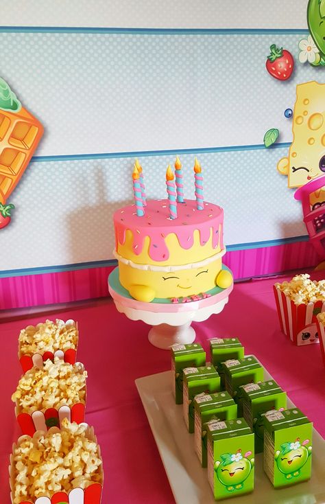 Shopkins party idea Shopkins Cake Ideas, Diy Shopkins Birthday Ideas, Shopkins Birthday Party Decoration, Shopkins Cake Birthdays, Shopkins Cookies, Shopkins Party Decorations, Shopkins Bday, Shopkins Mini Packs, Kylie Birthday