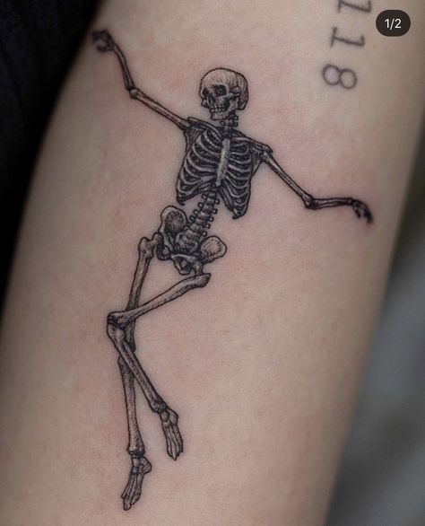 Lilac Tattoo, Anatomy Tattoo, H Tattoo, Floral Thigh Tattoos, Skeleton Tattoo, Skeleton Tattoos, Jesus Love, Dancing Skeleton, Tattoo Style Drawings