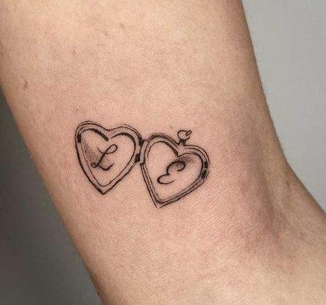 Rate This Tattoo ideas From ⭐1~10. SAVE & FOLLOW i will update everyweek. Heart Lock Tattoo, Aesthetic Tattoo Ideas, First Tattoo Ideas, Lock Tattoo, Locket Tattoos, Tattoo Fine Line, Unique Tattoo Ideas, 20 Aesthetic, The Sweetest Thing