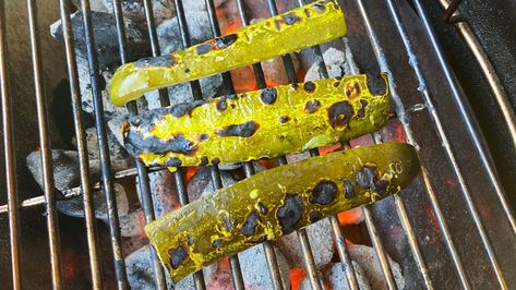 Hot Pickle, Cooked Cucumber, Smoker Grill Recipes, Hot Pickles, Pickled Foods, Pellet Grills Smokers, Pellet Smoker, Smoker Grill, Fried Pickles