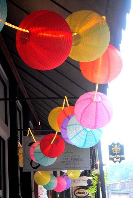 Hanging Paper Lanterns Classroom, Decorate With Paper Lanterns, Paper Lantern Christmas Decor, Decorating With Paper Lanterns, Light Party Ideas, Hanging Lanterns Diy, Diy Paper Lanterns, Lanterns Diy, Rope Lighting