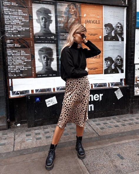 Clothe Styles, Platform Doc Martens, Leopard Outfit, Pose Photography, Rok Outfit, Nyc Fits, Doc Martens Outfit, Book Instagram, Neutral Aesthetic